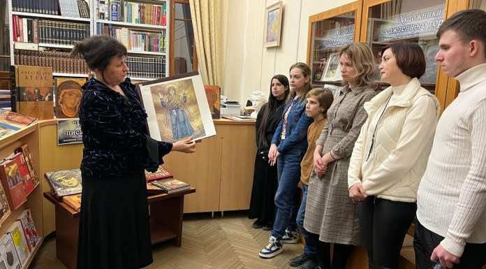 Молодежь Свято-Духова храма стала участницей выставки-лекции в библиотеке им. А.С. Пушкина
