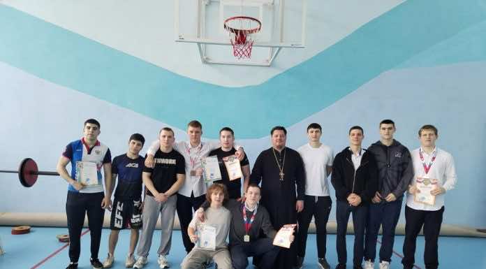 В 15-м Динском благочинии провели турнир по жиму штанги среди молодежи