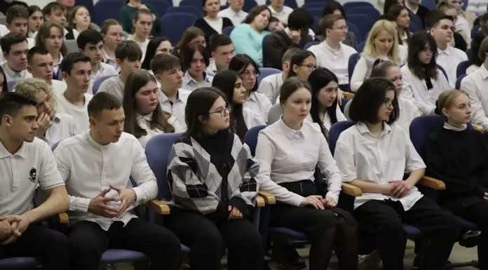 Видеозапись урока для старшеклассников на тему «Евангелие Достоевского»