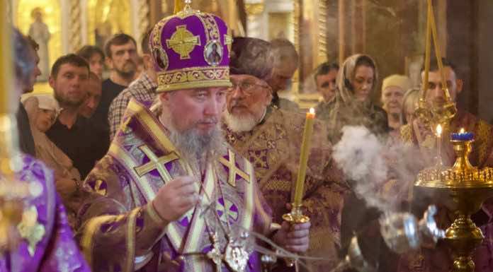 Митрополит Василий совершил Всенощное бдение в Свято-Троицком соборе Краснодара