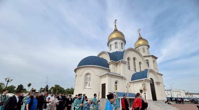Митрополит Василий совершил чин великого освящения храма в станице Динской