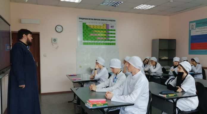 В Горячем Ключе священник провел встречу со студентами и руководством медицинского колледжа