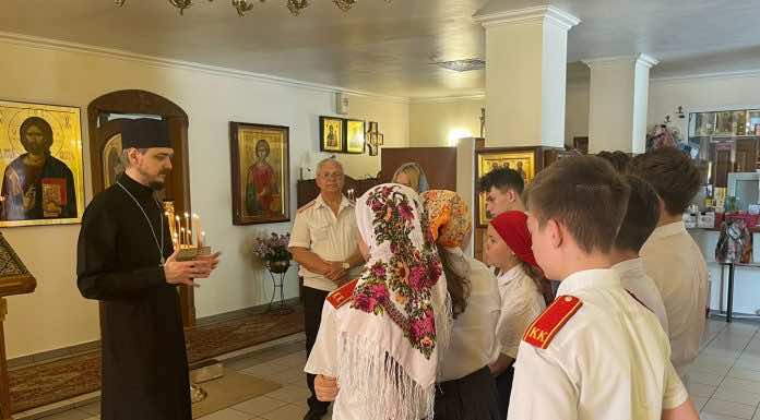 В Свято-Пантелеимоновском храме провели экскурсию для казачат