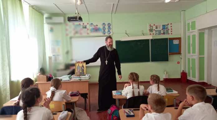 В преддверии Дня славянской письменности священники епархии провели уроки для учащихся