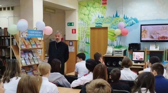 В пасхальные дни священники епархии провели просветительские встречи со школьниками