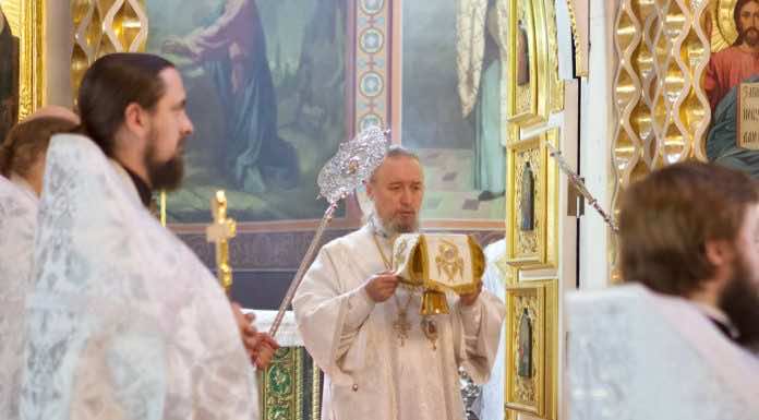 Митрополит Василий совершил Литургию в Великую субботу