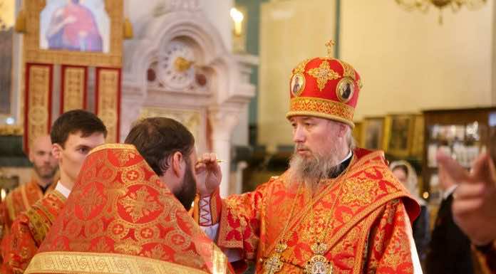 Правящий архиерей совершил вечернее Пасхальное богослужение в Александро-Невском соборе Краснодара