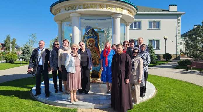 В храме станицы Динской провели экскурсию для работников архивов