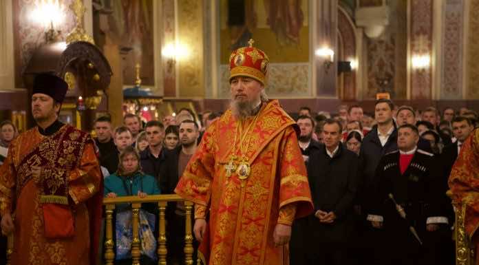 Митрополит Василий совершил Божественную литургию в Пасхальную ночь