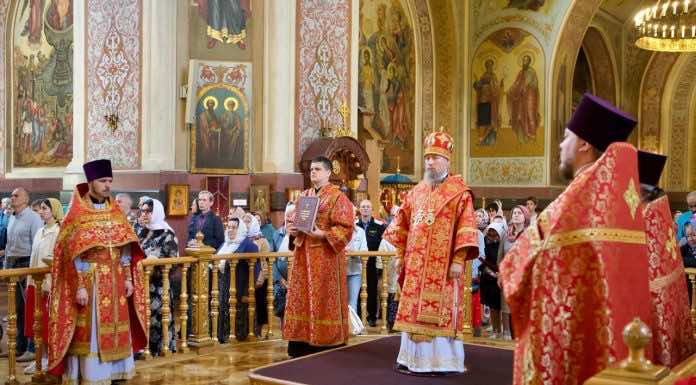 В Неделю святых жен-мироносиц митрополит Василий совершил Литургию в кафедральном соборе Краснодара