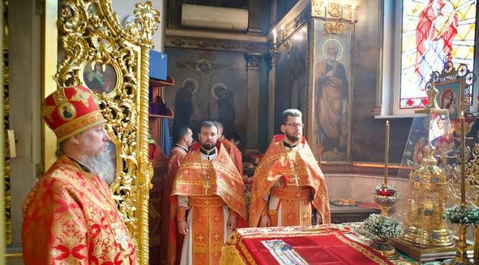 Митрополит Василий совершил Литургию в храме иконы Божией Матери «Целительница»