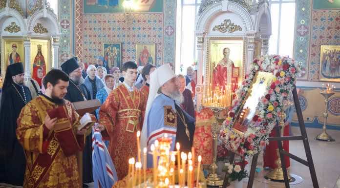 Митрополит Василий возглавил Литургию в престольный день храма «Неупиваемая чаша»