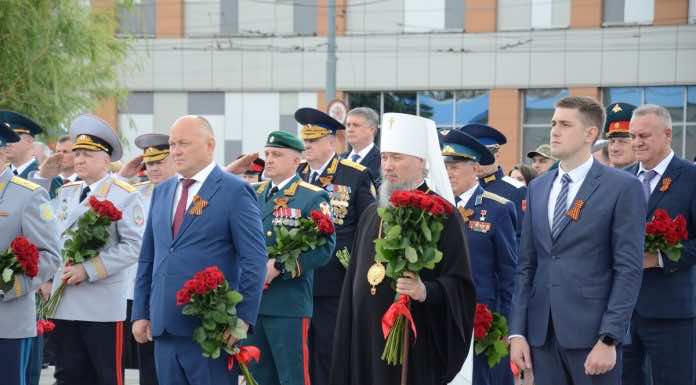 Митрополит Василий принял участие в памятном митинге в честь Дня Победы