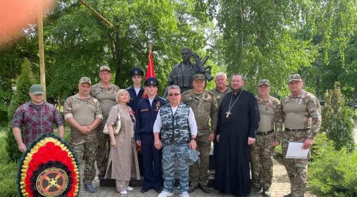 В Горячем Ключе собрали пасхальную посылку с куличами для воинов СВО