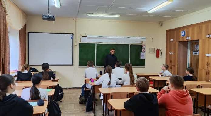 В Горячем Ключе для школьников провели беседу, посвященную святым Кириллу и Мефодию