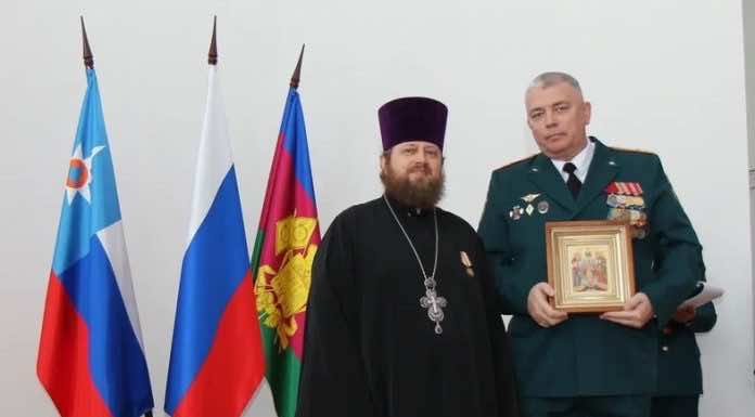 Протоиерей Георгий Лабецкий поздравил сотрудников главного управления МЧС с 375-летием создания пожарной охраны