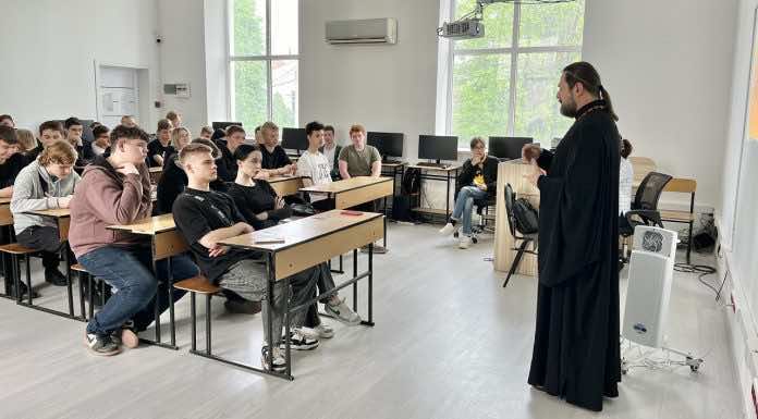 В канун Пасхи священники провели встречи с краснодарскими студентами