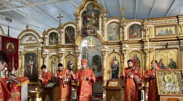 Митрополит Василий совершил Всенощное бдение в Свято-Троицком соборе Армавира