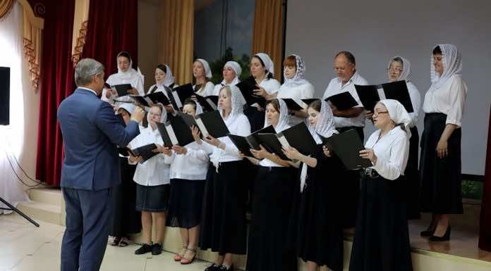 Видеосюжет. Митрополит Василий вручил удостоверения выпускникам церковно-певческих курсов