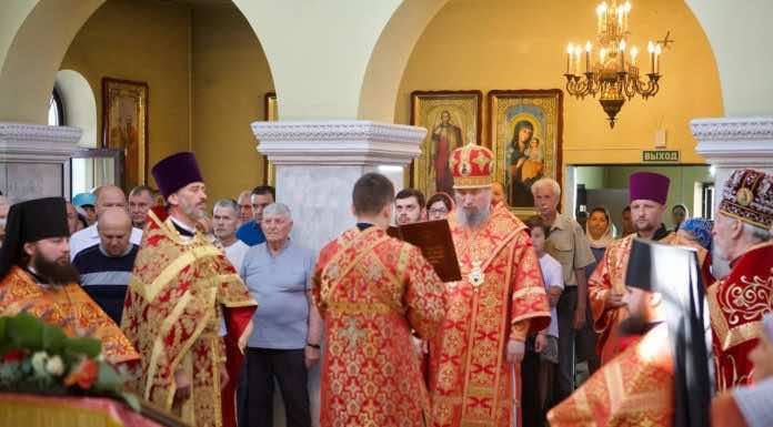 Митрополит совершил Литургию в Свято-Покровском храме Абинска