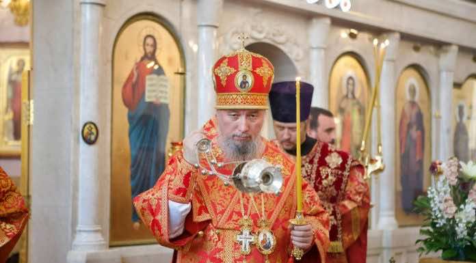 Всенощное бдение в канун Недели 6-ой по Пасхе митрополит Василий совершил в храме Архистратига Михаила