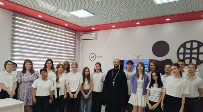 Священник встретился со студентами