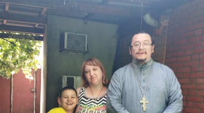 Священник посетил семьи, находящиеся в тяжелой жизненной ситуации