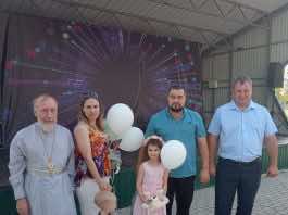 Архимандрит Симеон (Никитин) поздравил жителей станицы Полтавской с Днём семьи, любви и верности