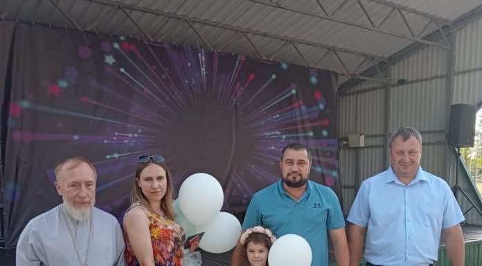 Архимандрит Симеон (Никитин) поздравил жителей станицы Полтавской с Днём семьи, любви и верности