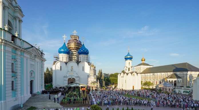 Митрополит Василий сослужил Святейшему Патриарху Кириллу на Литургии в Троице-Сергиевой лавре