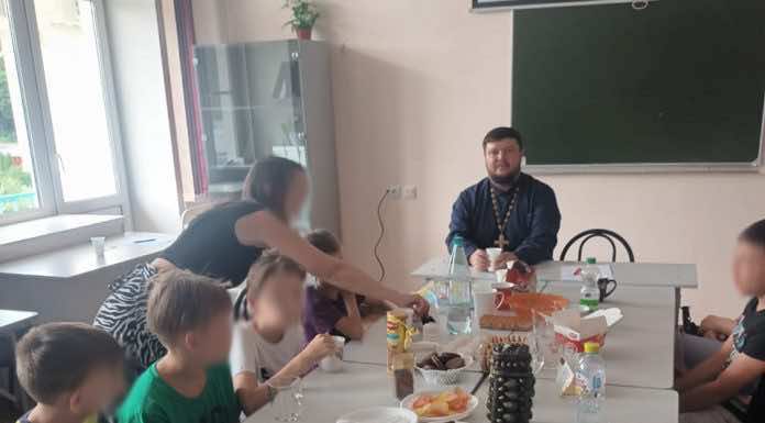 В Горячем Ключе священник побеседовал с семьями, воспитывающими приемных детей