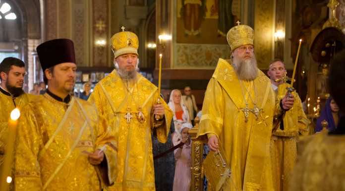 Митрополит Василий и митрополит Меркурий совершили Всенощное бдение в канун Дня Крещения Руси