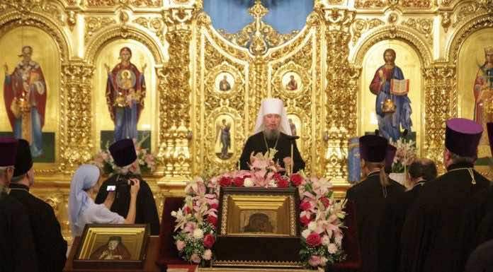 Правящий архиерей совершил Всенощное бдение и Акафист Пресвятой Богородице в кафедральном соборе Краснодара