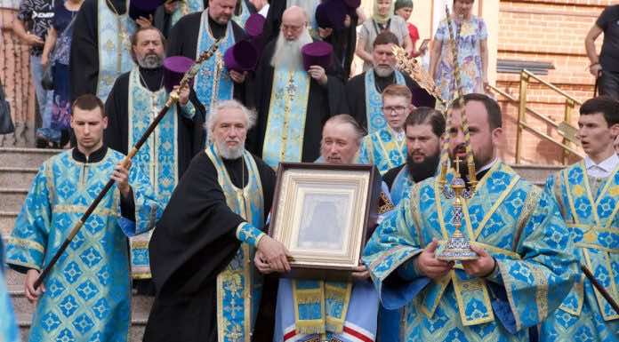 В Свято-Екатерининском соборе совершили прощальный молебен перед чудотворным образом Богородицы