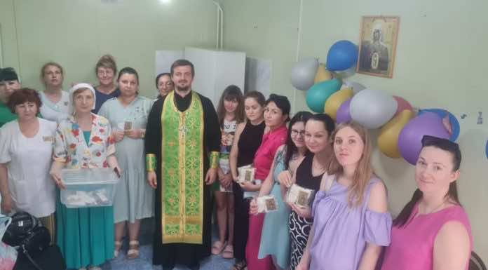 Священник провёл беседу в женской консультации