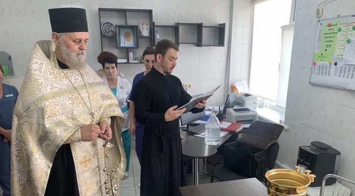 Протоиерей Константин Капранов освятил нефрологическое отделение Краевой клинической больницы № 1