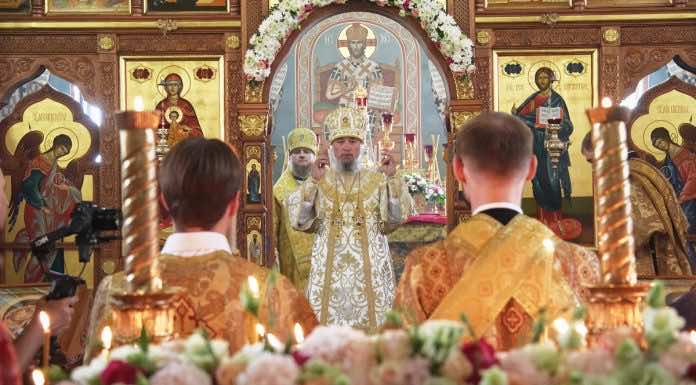 Митрополит Василий совершил Литургию в Свято-Успенском соборе Новороссийска