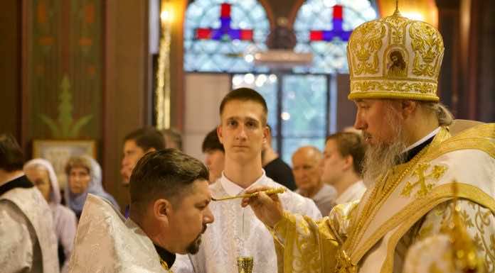 В канун праздника Преображения Господня митрополит Василий совершил Всенощное бдение