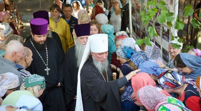 Митрополит Василий совершил Литургию в храме Иоанна Воина на территории Краснодарского летного училища