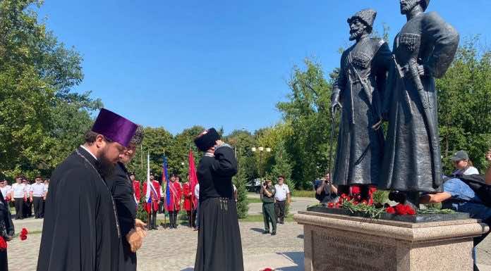 Протоиерей Димитрий Руднев принял участие в заседании совета атаманов, а также совершил молитву по погибшим казакам