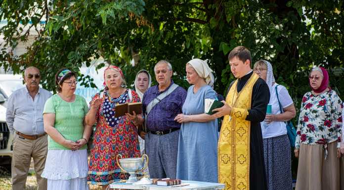 В поселке Берёзовом Краснодара совершили молебен на месте будущего храма