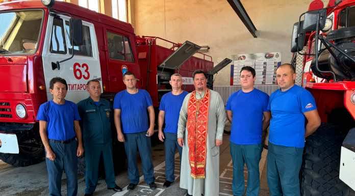Священник совершил молебен в пожарной части ст. Новотитаровской
