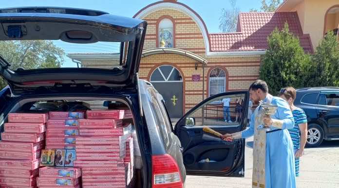 Священник благословил гуманитарный груз для военнослужащих