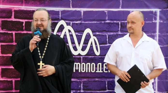 Священник принял участие в выездном собрании приемных семей