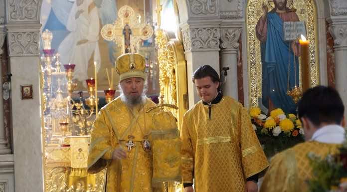 В день памяти святого Александра Невского митрополит Василий совершил Литургию в Войсковом соборе Краснодара