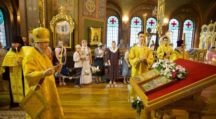 Митрополит Василий совершил Всенощное бдение в Свято-Троицком соборе Краснодара