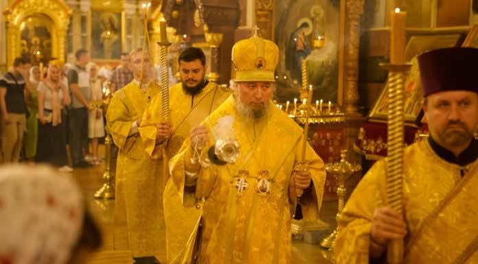 Митрополит Василий совершил Всенощное бдение в Свято-Екатерининском соборе