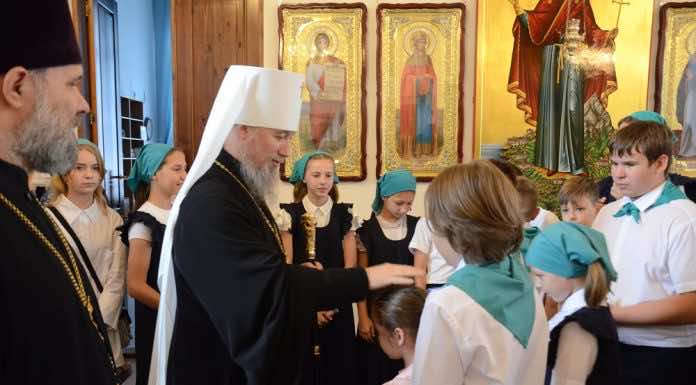 В День знаний митрополит Василий посетил православный семейный центр «Зерно веры»