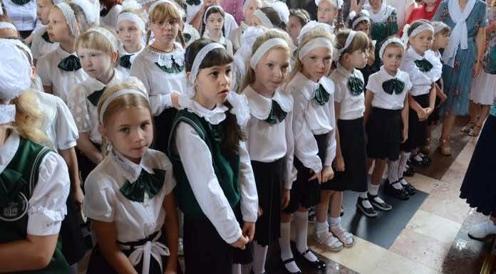 Видеосюжет. Молебен на начало учебного года в Русской православной школе Краснодара