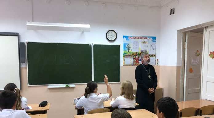 Беседы со священнослужителем прошли в школе № 60 города Краснодара